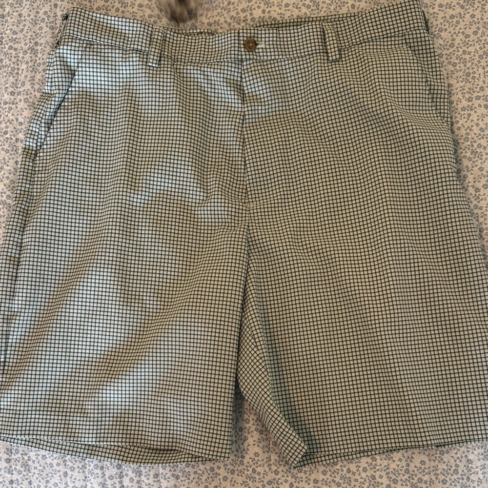 IZOD Golf Men's Checkered Shorts - Black, Green and White Size 38